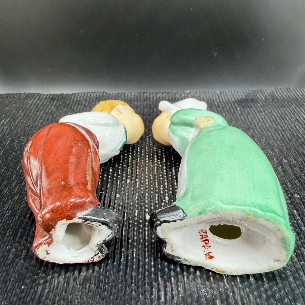 Vintage‎ Dutch Kissing Boy and Girl Figurine set 2 Ceramic Made in Japan Decor